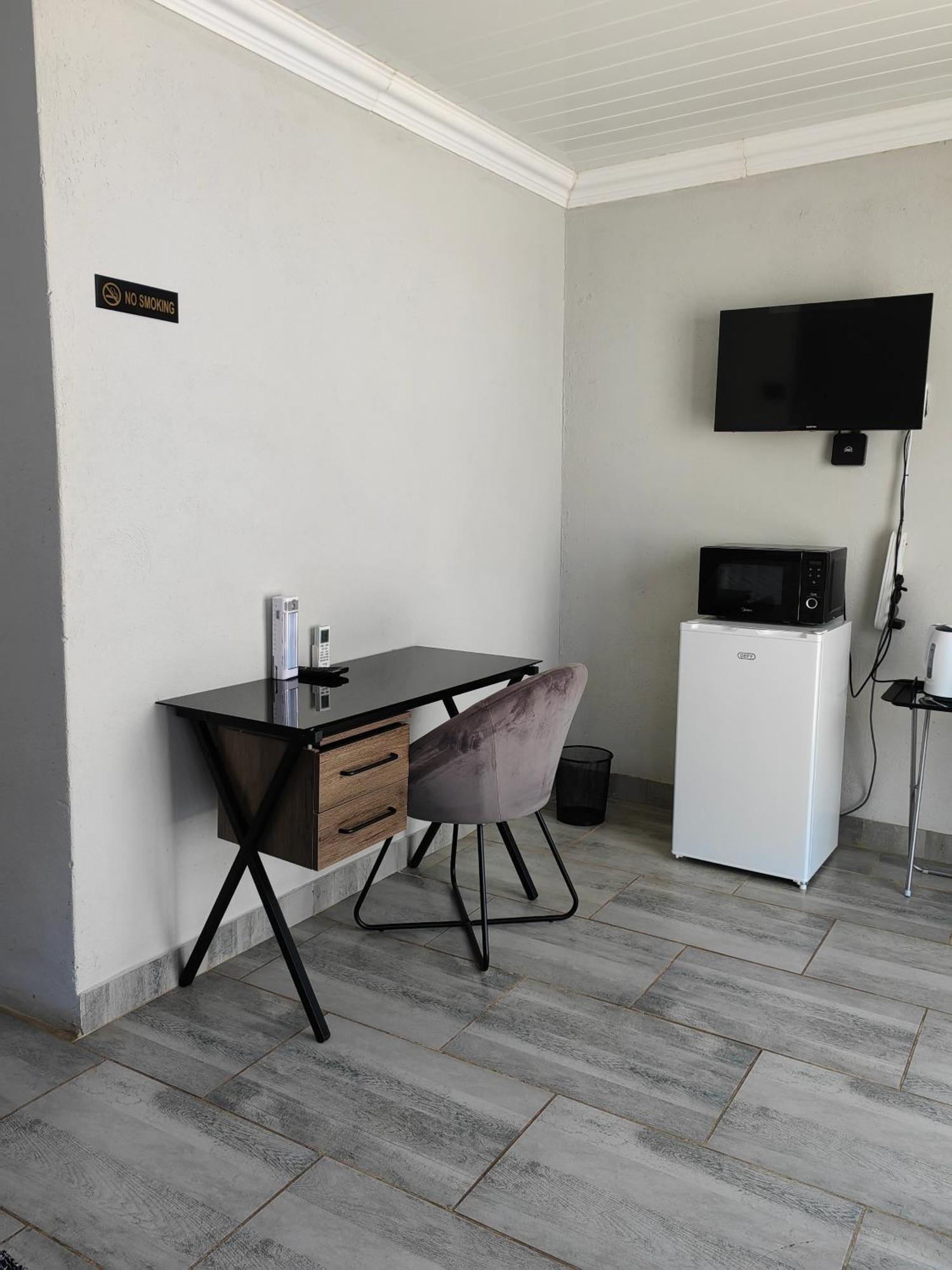 Back Of The Moon Guesthouse Kuruman Eksteriør billede